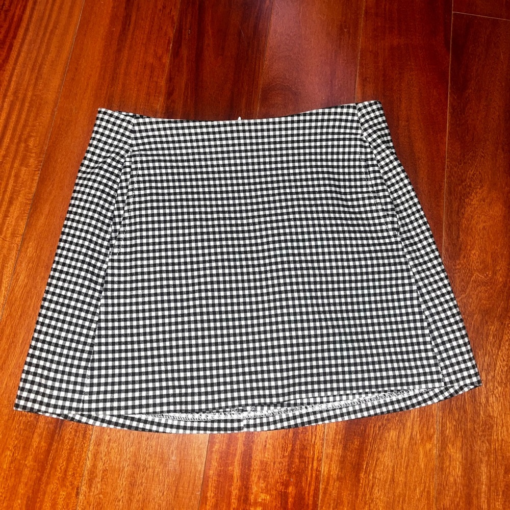 URBAN OUTFITTERS- checkered mini skirt